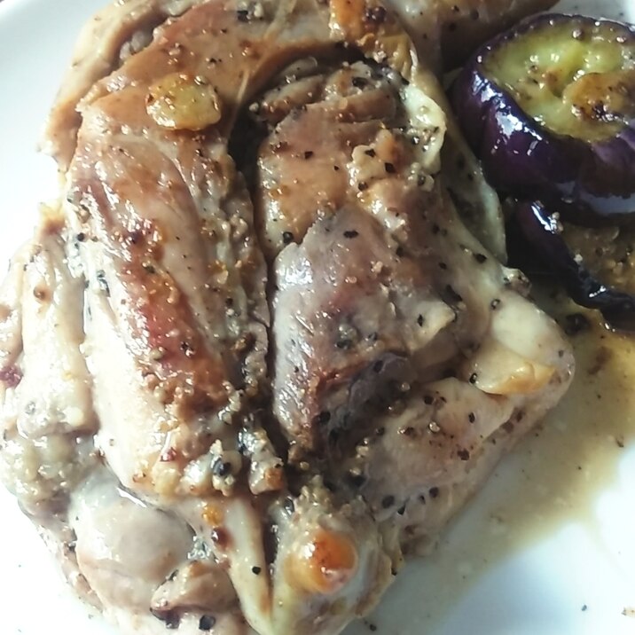 骨付きもも肉のハーブソテー⭐ナスを添えて